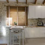 Luxury Gem Overlooking The Church, 150m From