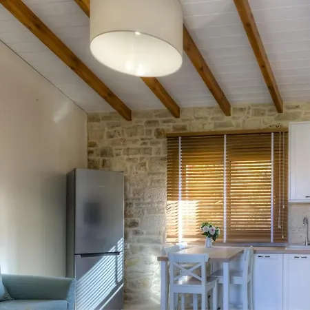 דירה Luxury Gem Overlooking The Church, 150m From הרסוניסוס