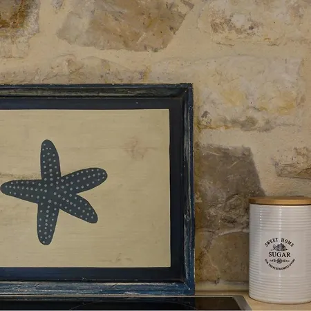 Luxury Gem Overlooking The Church, 150m From Appartement *