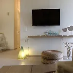 Luxury Gem Overlooking The Church, 150m From Apartamento *