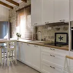 Apartamento Luxury Gem Overlooking The Church, 150m From *