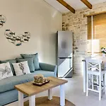 Luxury Gem Overlooking The Church, 150m From Apartamento