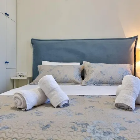 Luxury Gem Overlooking The Church, 150m From Apartament *