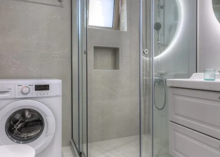 Διαμέρισμα Luxury Gem Overlooking The Church, 150m From