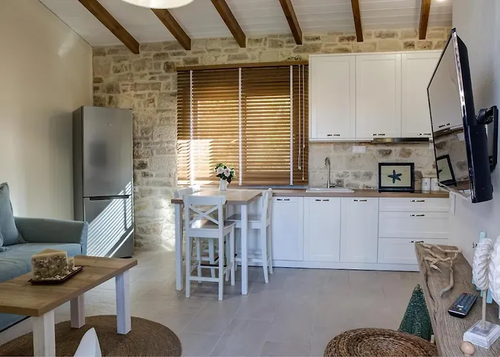 Luxury Gem Overlooking The Church, 150m From Appartement