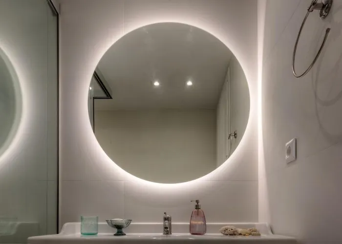 Luxury Gem Overlooking The Church, 150m From Appartement