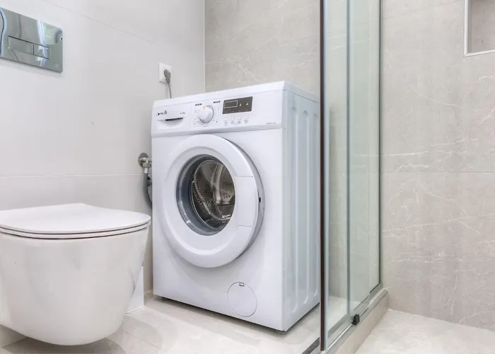 Luxury Gem Overlooking The Church, 150m From