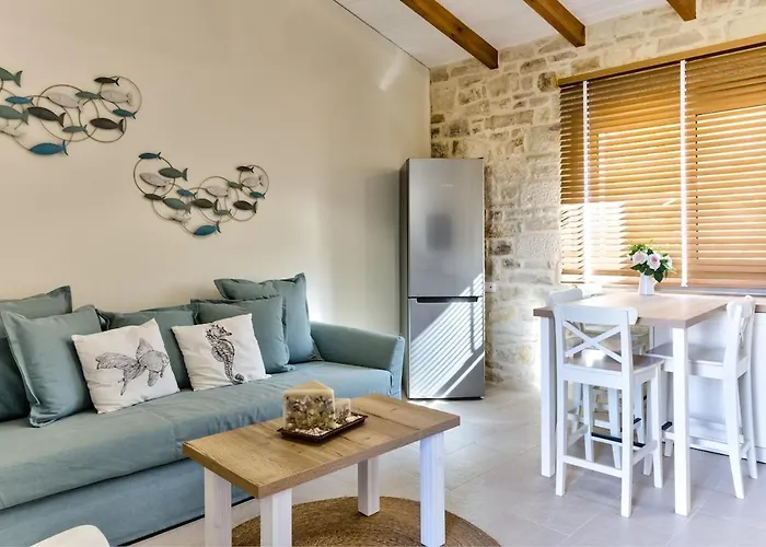 Luxury Gem Overlooking The Church, 150m From Appartement