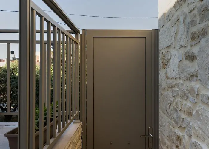 Διαμέρισμα Luxury Gem Overlooking The Church, 150m From