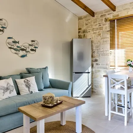 Luxury Gem Overlooking The Church, 150m From Apartment